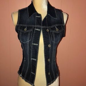 Maurice’s XS jean jacket never been worn!